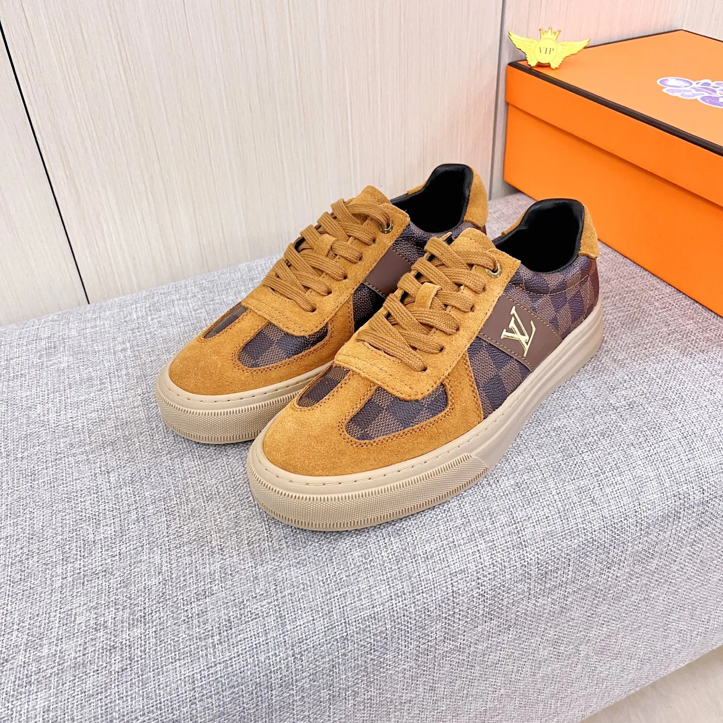 🚘🚘Factory batch 400💰[LV]🔥Louis Vuitton, high-end men's shoes brand, official website 1:1 latest masterpiece: the upper is made of first-layer cowhide imported from Italy with a comfortable and breathable lining➕original non-slip and wear-resistant outsole🔥, making walking more convenient and comfortable! An exclusive new model, a stunning work, a beautiful 1:1 replica [color] compared to the official quality! Create a fashionable personality to set off your uniqueness! A must-have for trendy men! Classic🔥Size: 38-44 Color: 🔥 2⃣️colors available🔥